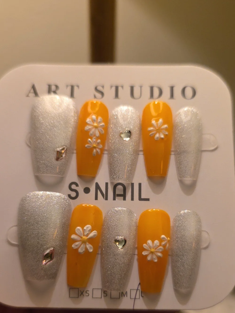 Yellow & Silver Daisy Press-On Nail Set Size Large